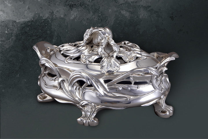 Oval Box with Flower - Barton,Son & Co.